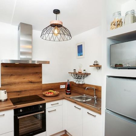 Le Pied A Terre De La Cite - Parking Au Pied De La Cite Apartment Каркасон Екстериор снимка